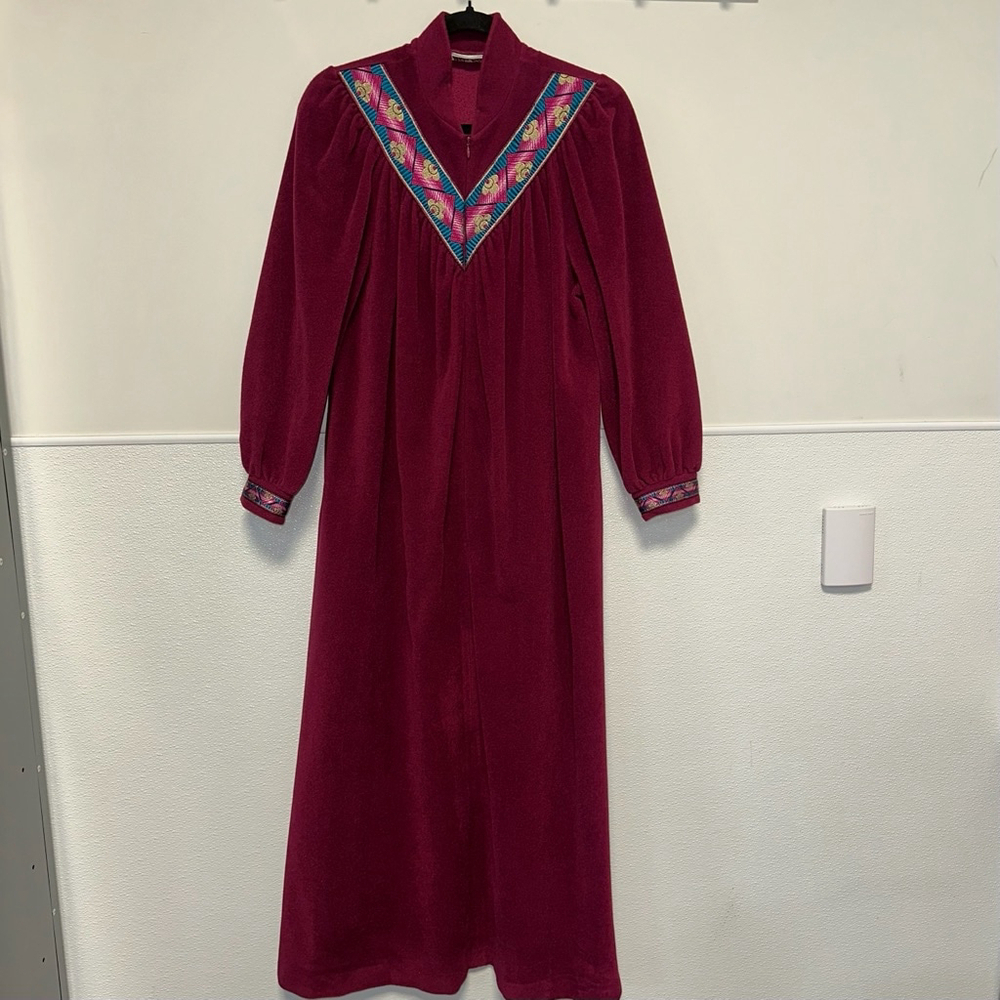 Vintage Vanity Fair Wine Red Half Zip Nightgown Housecoat Women’s Size Small 70s